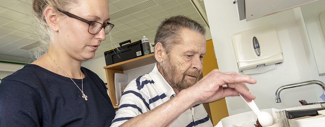 Træning på Rehabiliteringsafdelingen. Foto: Kenneth Jensen. Træning på Rehabiliteringsafdelingen. Foto: Kenneth Jensen.