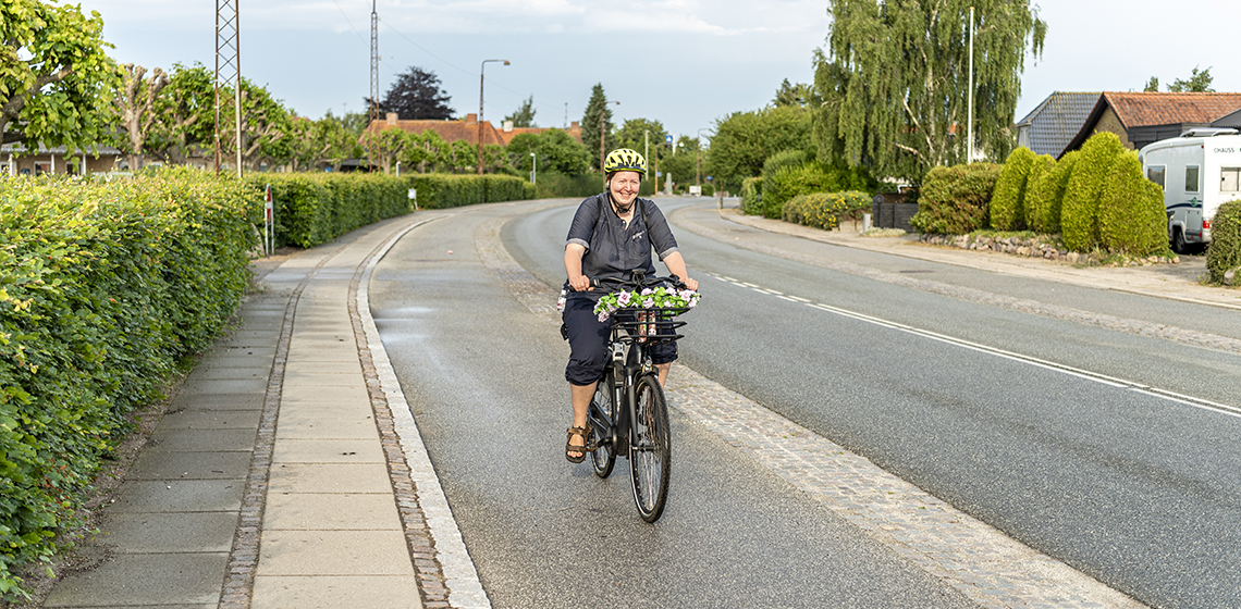 Hjemmehjælper på cykel. Foto: Kenneth Jensen. Hjemmehjælper på cykel. Foto: Kenneth Jensen.