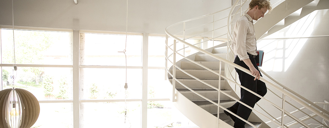 Medarbejder på Frederikssund Rådhus. Foto: Sofia Busk.